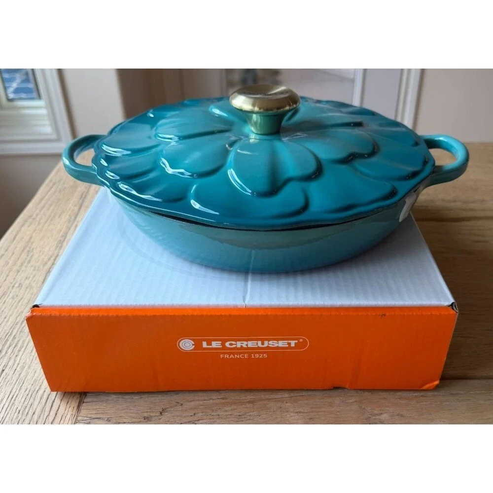 Le Creuset Signature Cast Iron Petal Shallow Casserole 2.25qt Riviera Blue NEW